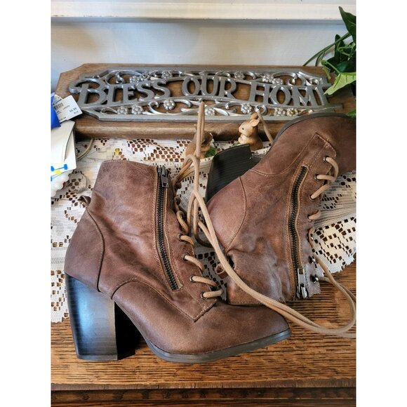 Dolce Brown Lace Up Granny Boot Side Zip 7 3.25 in Heel Boho Western Cottage - Picture 3 of 7